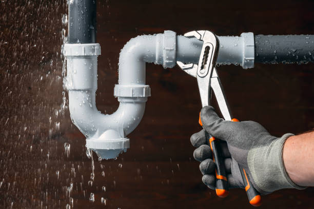 Professional Emergency Plumber technician working in Hughes Springs, TX